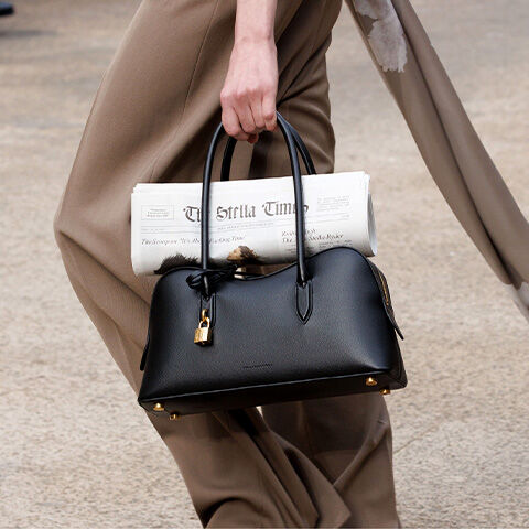 Women Moss Logo Crossbody Bag | Stella McCartney US